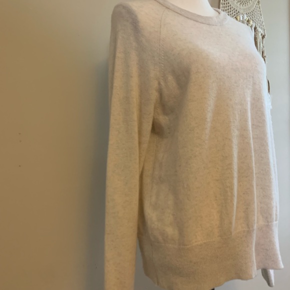 Vince sweater crewneck size medium oatmeal color 🤍 - Picture 3 of 7